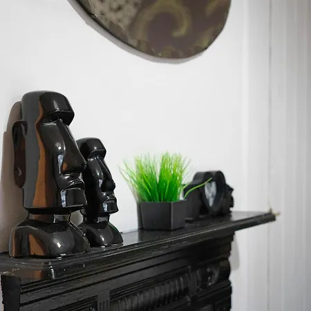 New! 5br In Queen Street