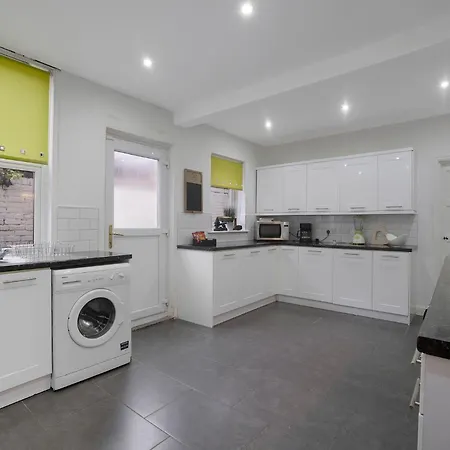 Semesterbostad New! 5br In Queen Street