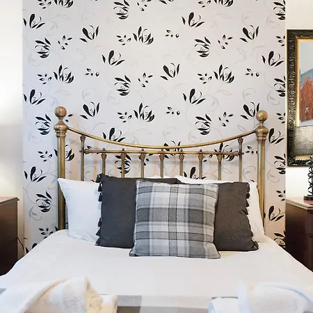 New! 5br In Queen Street