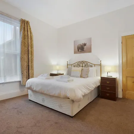 New! 5br In Queen Street *