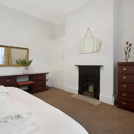 בית נופש New! 5br In Queen Street *