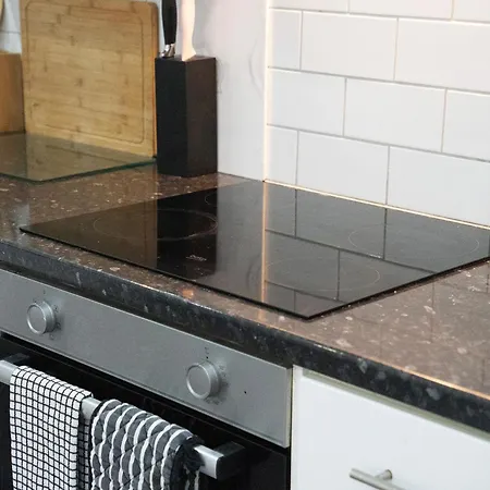 New! 5br In Queen Street *