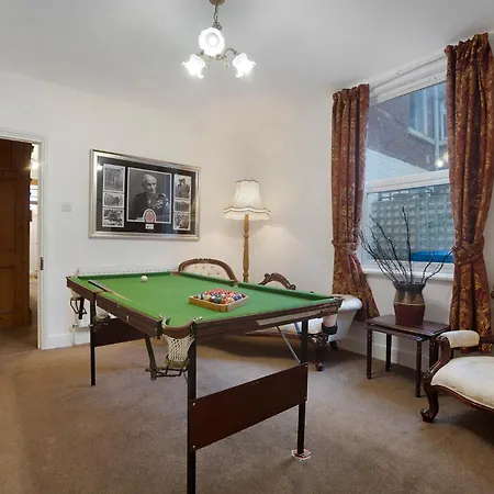 New! 5br In Queen Street * רדקאר