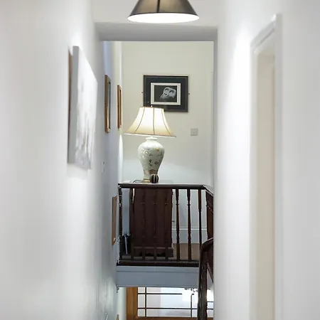 בית נופש New! 5br In Queen Street רדקאר