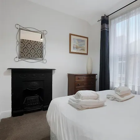 New! 5br In Queen Street *