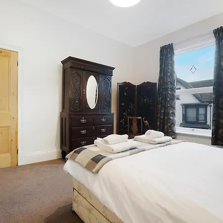 בית נופש New! 5br In Queen Street