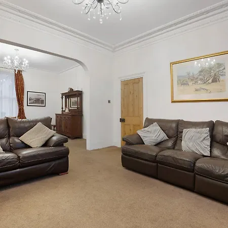 New! 5br In Queen Street *