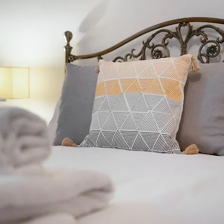 New! 5br In Queen Street רדקאר