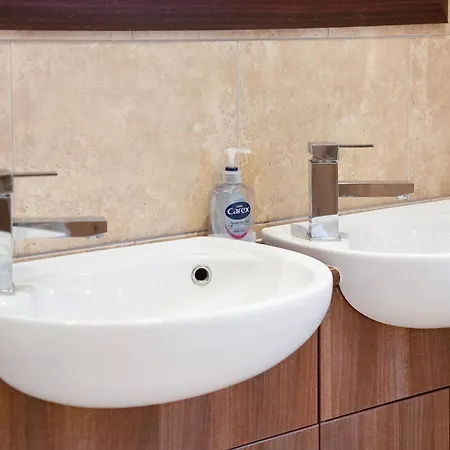 בית נופש New! 5br In Queen Street *