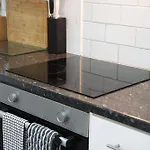 New! 5br In Queen Street *