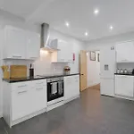 度假居 New! 5br In Queen Street *
