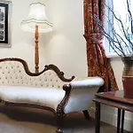 New! 5br In Queen Street 雷德卡