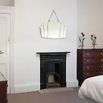 New! 5br In Queen Street * 雷德卡