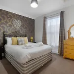New! 5br In Queen Street * 雷德卡