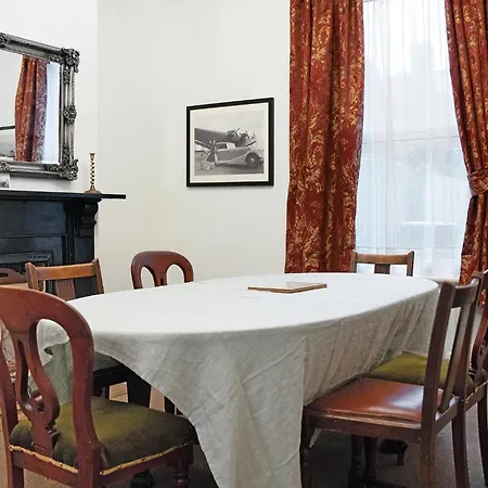 Dom wakacyjny New! 5br In Queen Street *