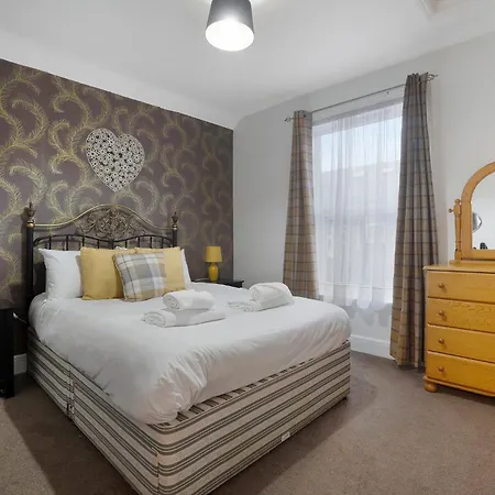 New! 5br In Queen Street * Redcar